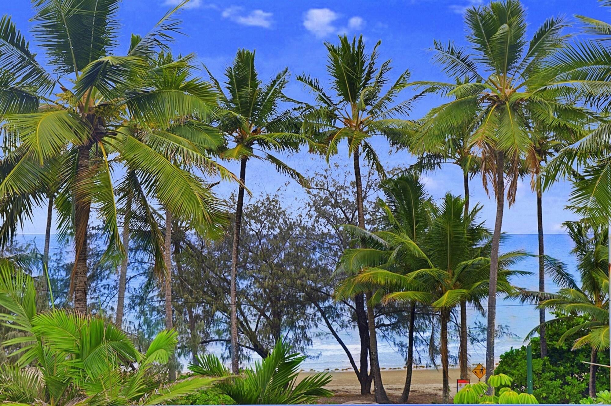 By The Sea Port Douglas Exterior photo